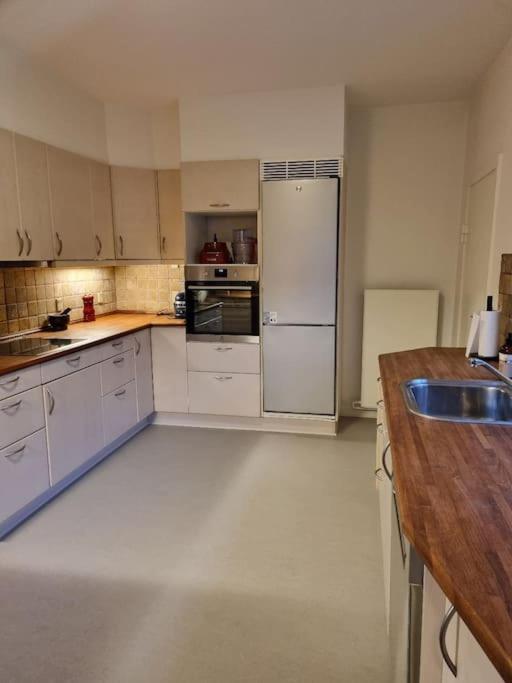 Paen Med Gratis Parkering Apartment